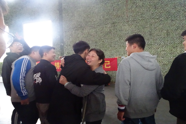 团建聚会小游戏大全 十人团建小游戏